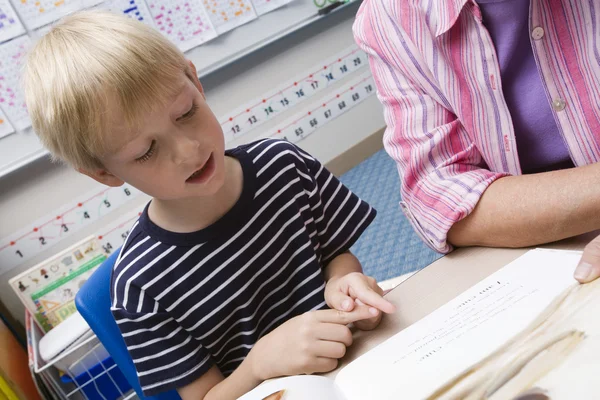 Teacher Showing Class A Clock — Stock Photo, Image