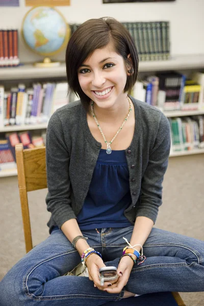 Female Student Using Cell Phone In Library — Stock Photo, Image