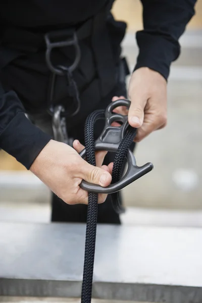 Oficial de Equipo SWAT con Equipo de Escalada — Foto de Stock