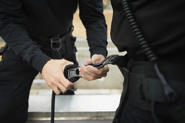 Swat-Team mit Kletterausrüstung — Stockfoto