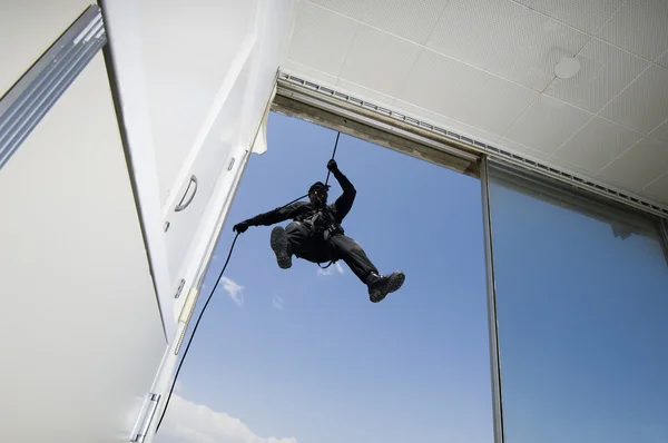 SWAT Team Officer Rappelling from Building — Stock Photo, Image