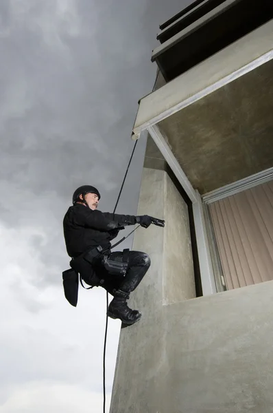 SWAT Team Officer Rappelling and Aiming Gun — Stock Photo, Image