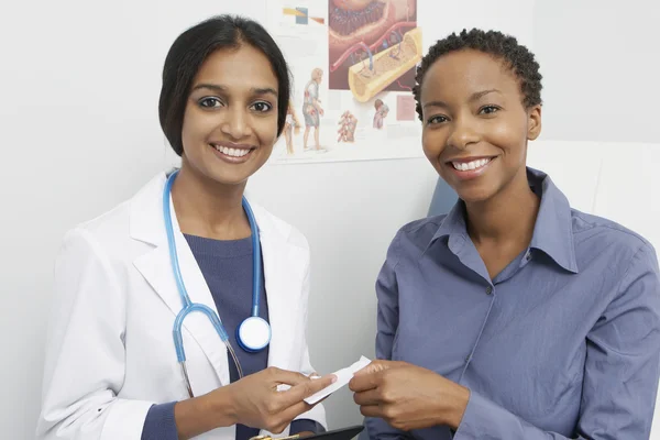 Doctor And Patient Holding Prescription — Stock Photo, Image