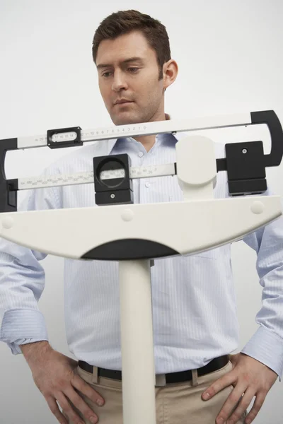 Man Looking At Weighing Scale — Stock Photo, Image