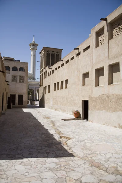 Διάβαση πεζών έξω από το τζαμί bastakia — Φωτογραφία Αρχείου