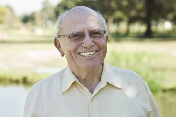 Retrato de homem sênior — Fotografia de Stock