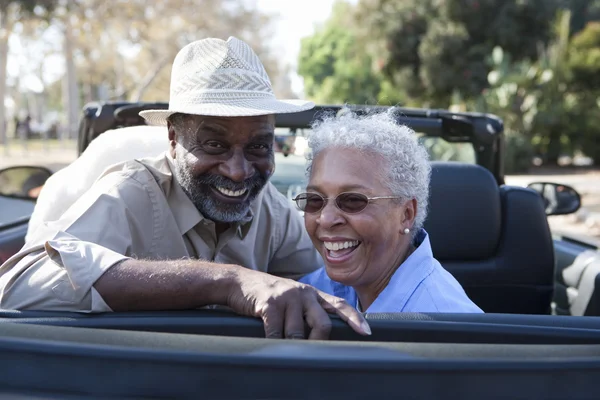 Šťastný starší pár v autě Royalty Free Stock Fotografie