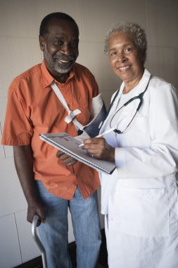 kadın doktor ile ayakta hasta devre dışı.