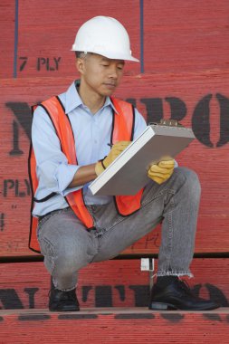 panoya yazılı Depo Müdürü