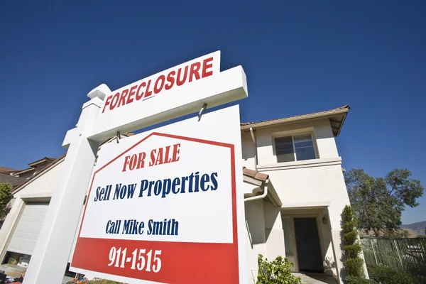 For Sale' Sign Board Outside House — Stock Photo, Image