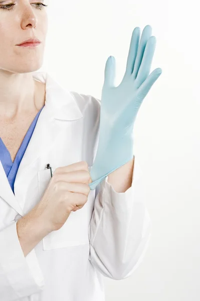 Médecin avec gant en caoutchouc — Photo