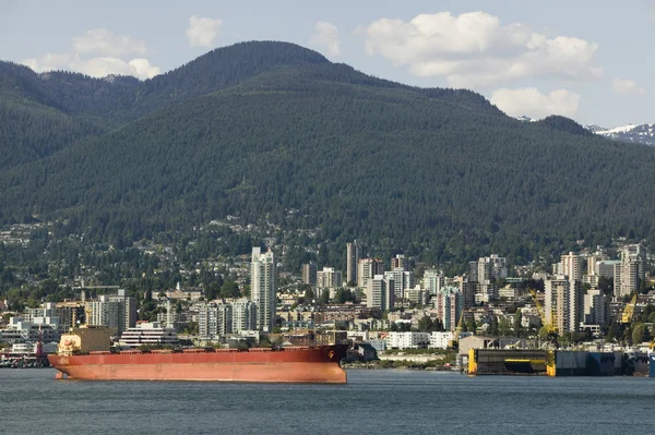 Buque de carga en el puerto de Vancouver British Columbia — Foto de Stock