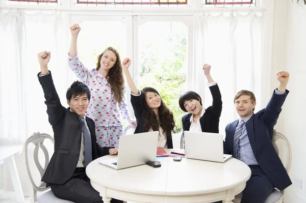 Empresarios emocionados — Foto de Stock