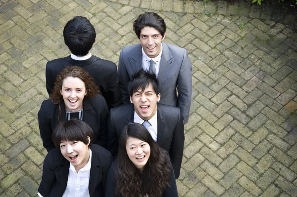 Счастливая многонациональная бизнес-команда — стоковое фото