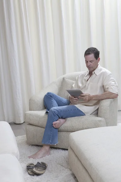 Man Using Digital Tablet — Stock Photo, Image