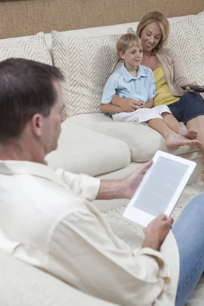 Familie zu Hause — Stockfoto