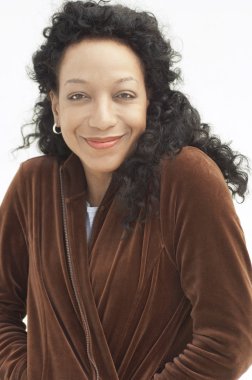 Gülümseyen Afrikalı Amerikalı kadın