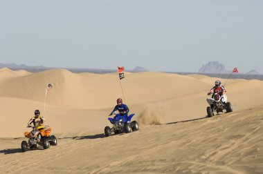Erkekler Quad bisiklet sürme