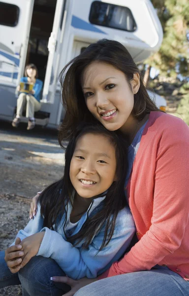 Sisters sitting outside RV — Stock Photo, Image