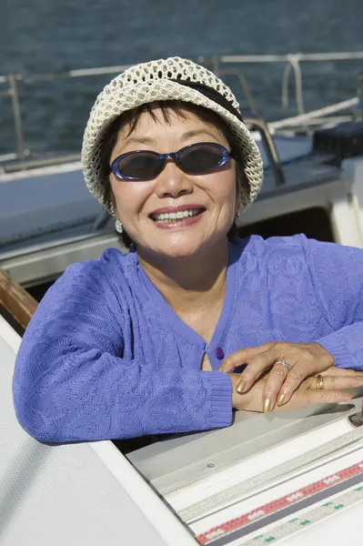 Woman wearing sunglasses — Stock Photo, Image