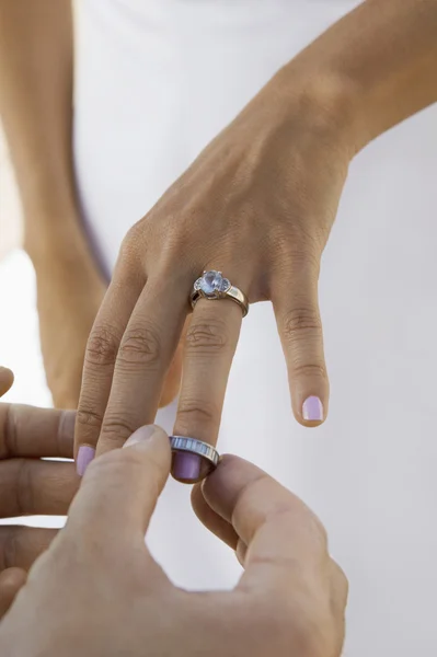 Groom putting wedding ring — Stock Photo, Image