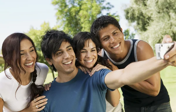 Man using digital camera — Stock Photo, Image