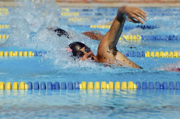 Schwimmer im Rennen — Stockfoto