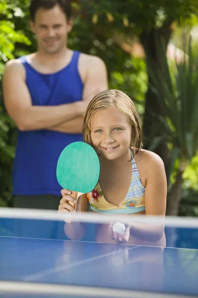 Dziewczyny też grają w tenisa stołowego — Zdjęcie stockowe
