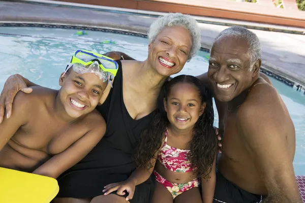 Nonni e nipoti in vacanza — Foto Stock