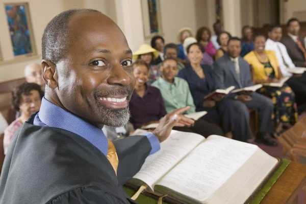 Preacher and Congregation — Stock Photo, Image
