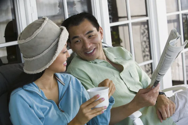 Couple drinking coffee and reading newspaper — Stock Photo, Image