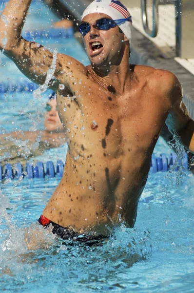 Nadador vencedor — Fotografia de Stock
