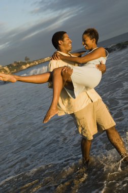 okyanus adlı taşıyan kadın erkek