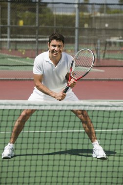 kortta tenis oyuncusu