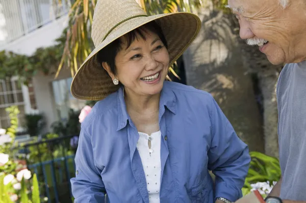 Senior asian couple smiling — Stock Photo, Image