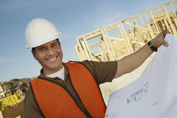 Construction worker with blueprints — Stock Photo, Image