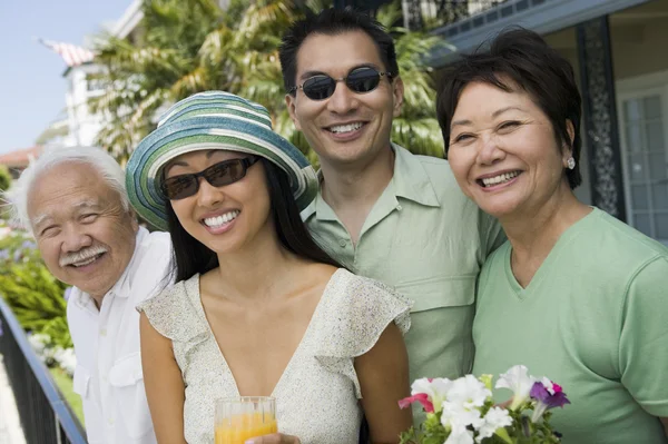 Sonriente familiar — Foto de Stock