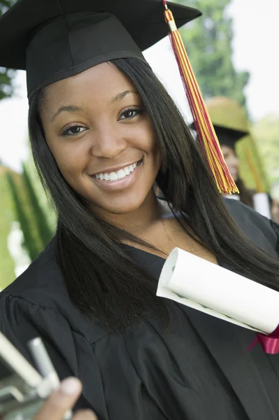 Afgestudeerd met een diploma — Stockfoto