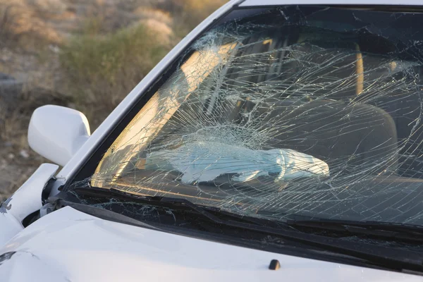 Parabrisas destrozado coche — Foto de Stock