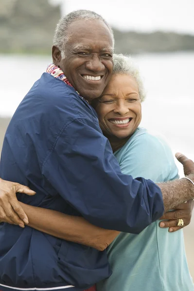 Mature couple embracing — Stock Photo, Image