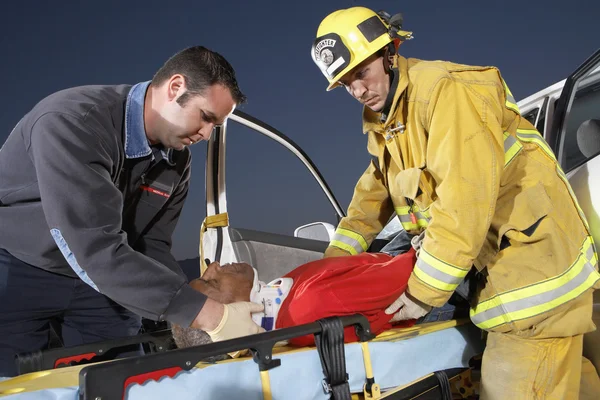 Fire fighter and paramedics — Stock Photo, Image