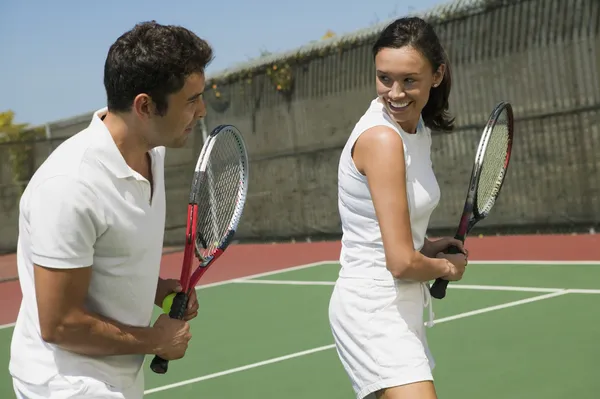 Jugador de tenis recibiendo instrucción — Foto de Stock