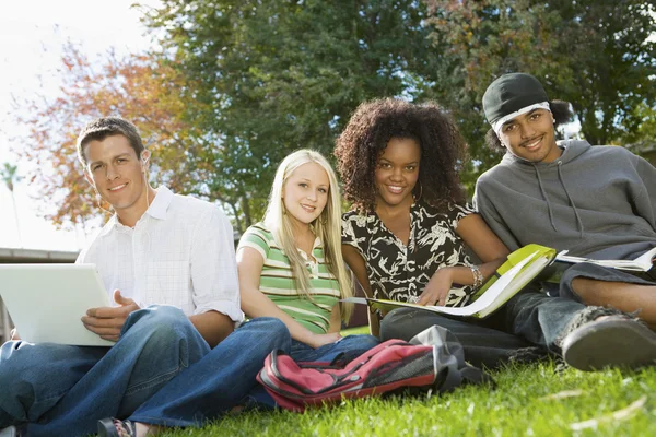 Friends studying in campus — Stock Photo, Image