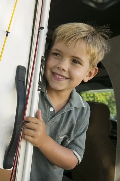 Carino ragazzo in camper — Foto Stock