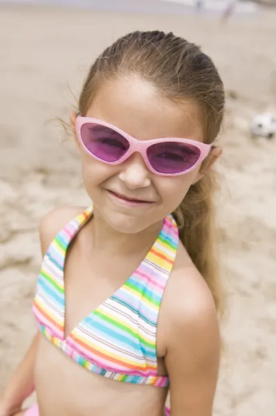 Fille sur la plage — Photo