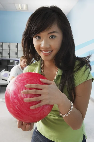 Woman at bowling alley — Stock Photo, Image