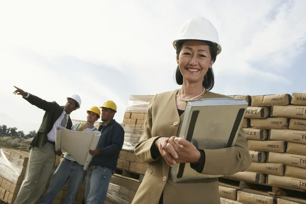 Surveyor with colleagues — Stock Photo, Image