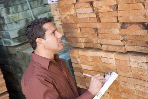 Supervisor de inventario en almacén —  Fotos de Stock