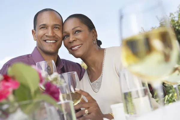 Couple celebrating with champagne — Stock Photo, Image