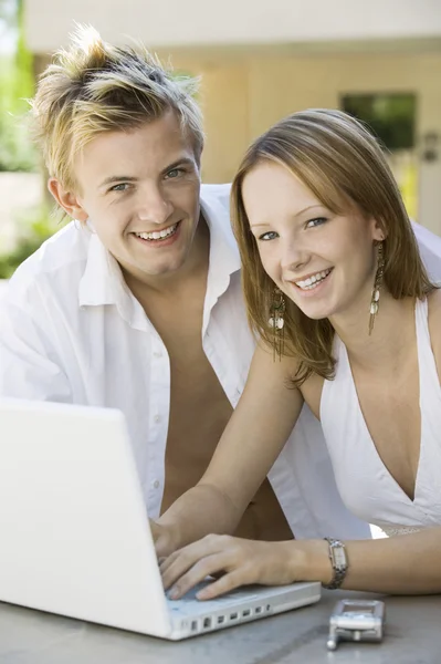 Young couple using laptop — Stock Photo, Image